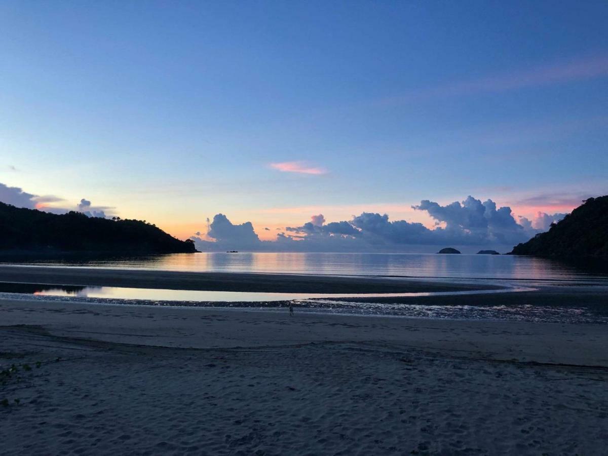Bucana Beachfront Guesthouse El Nido Bagian luar foto